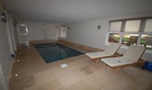 Resistance pool and hot tub